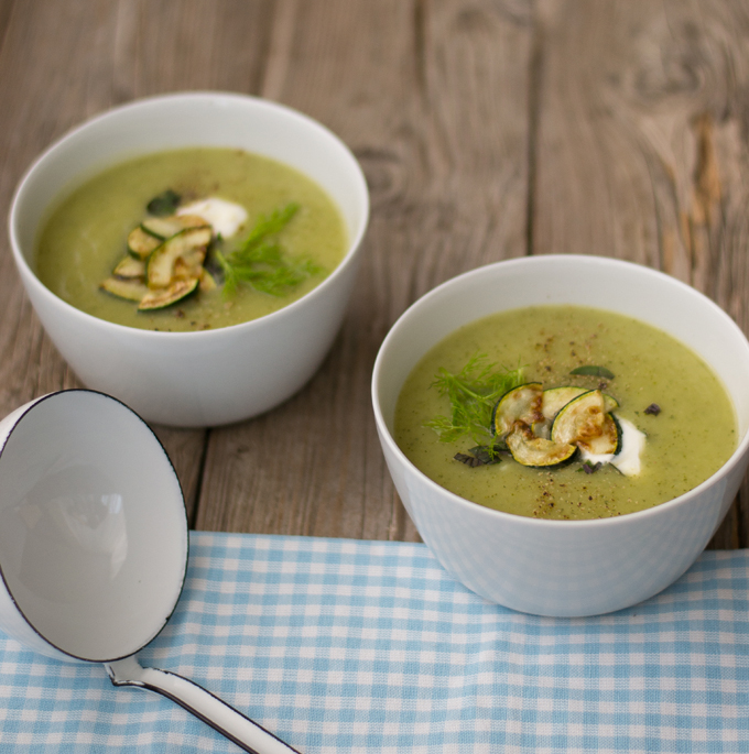 Fenchelsuppe mit Zucchini – coral and mauve