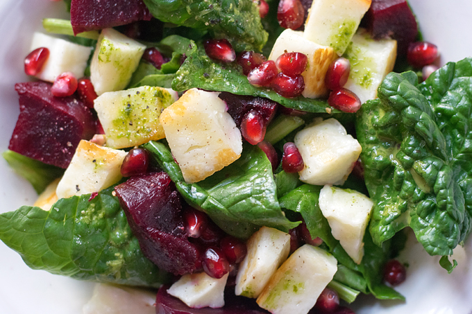 Spinat-Halloumi-Salat mit Roten Rüben, Granatapfelkernen und ...
