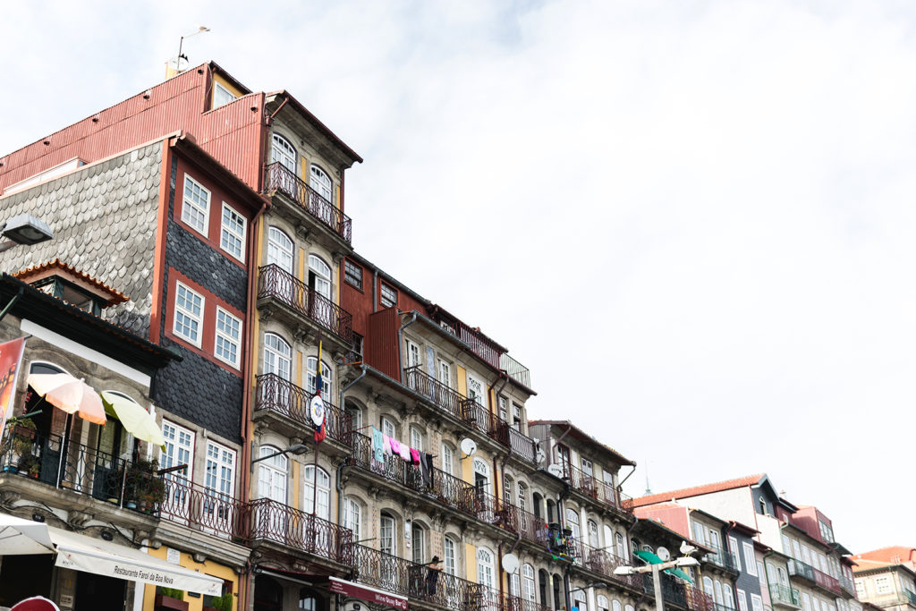 Portugal: Erinnerungen an das farbenfrohe Porto – coral and mauve