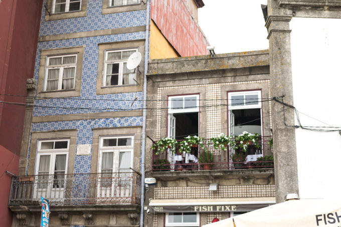 Portugal: Erinnerungen an das farbenfrohe Porto – coral and mauve